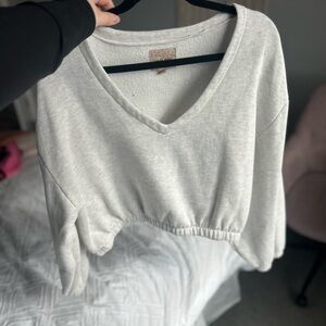 Harlow Light Heather Gray Cropped V‑Neck Pullover